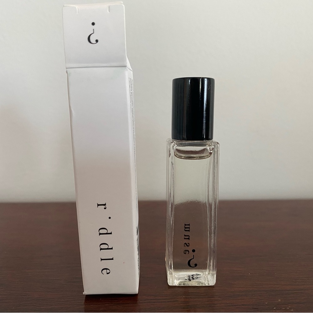Riddle Oil Roll-On Fragrance with Black Cap - Picture 2 of 9
